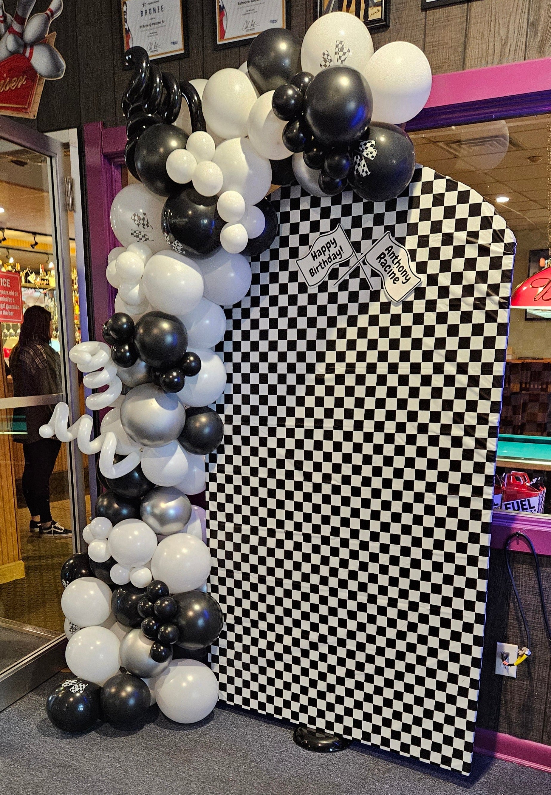 birthday balloon backdrop, birthday party decor