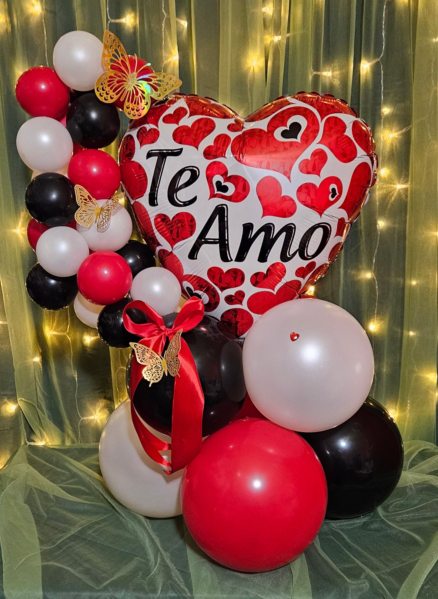 Valentine's Hug Style Balloon Stack