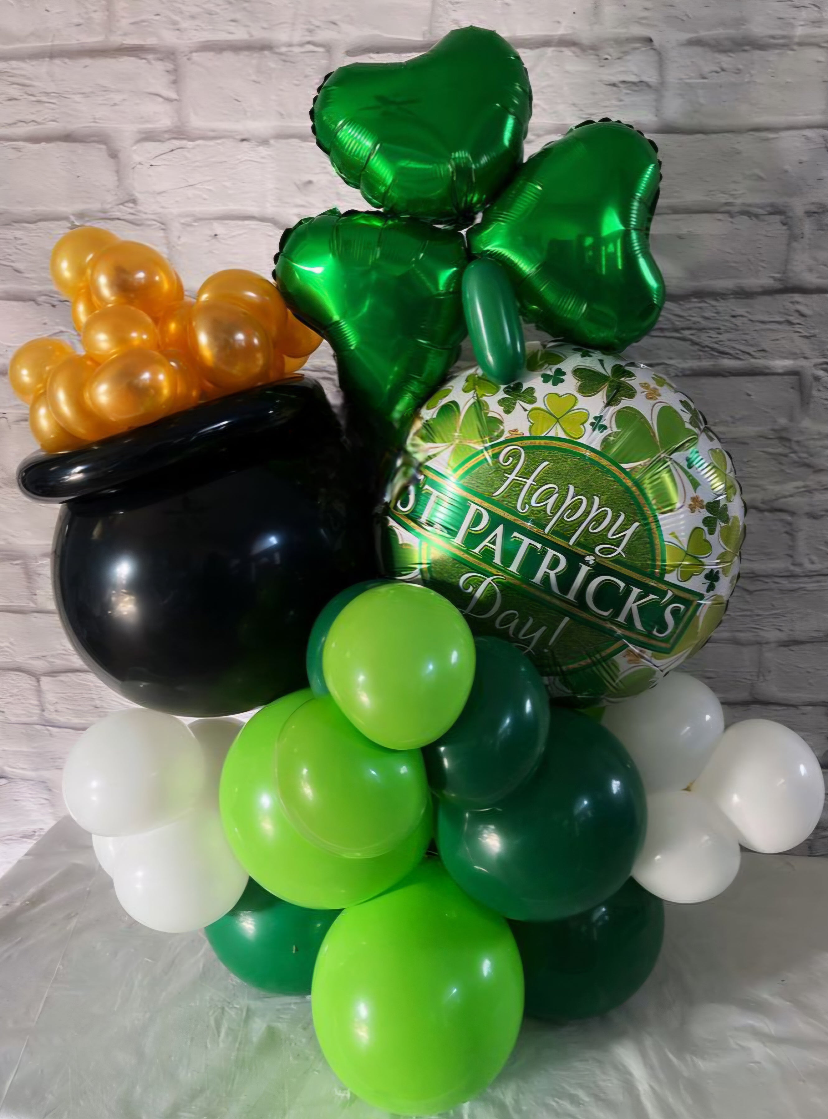 Green and gold St. Patrick’s Day balloon stack Mansfield CT
